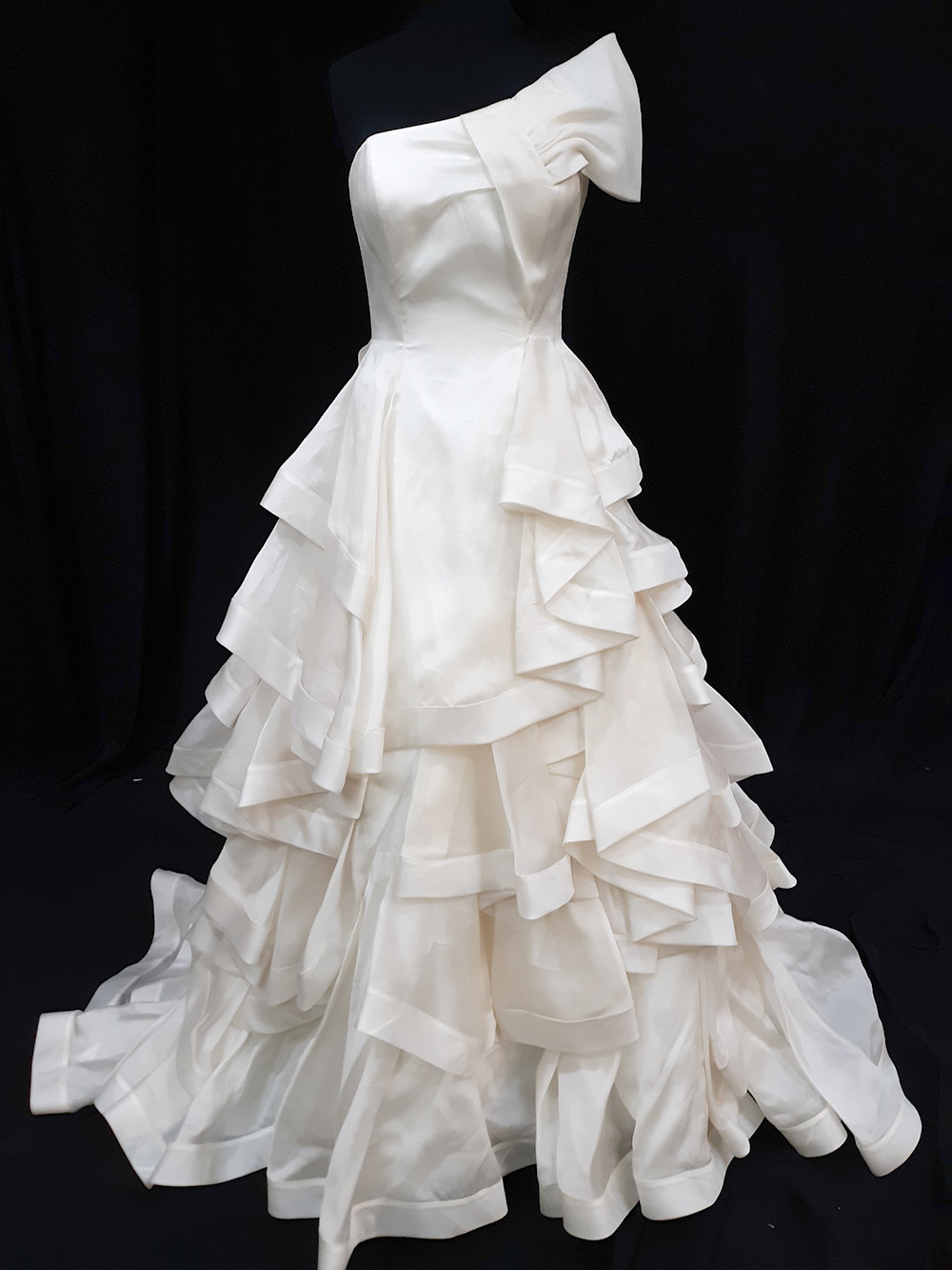 Yumi Katsura Vienna Asymmetrical Ball Gown Wedding Dress - Size 8 ...